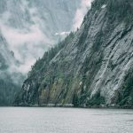 image de la montagne dans les fjords